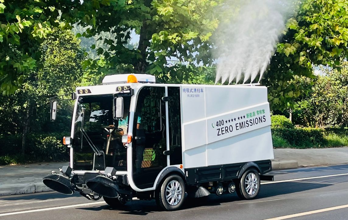 Articulated Street Sweeper