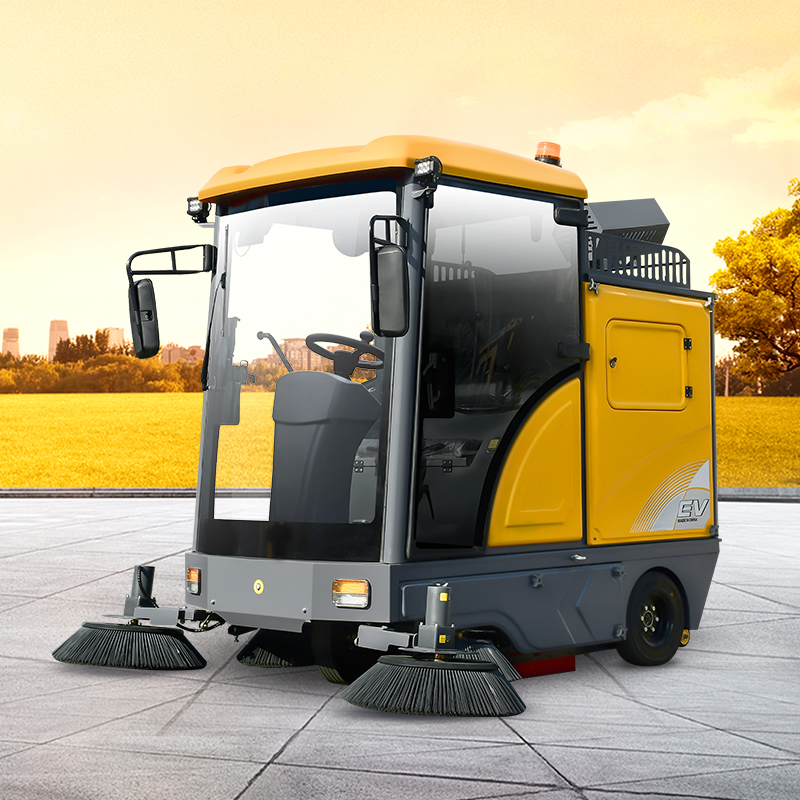 SQS33 Vacuum-only ride-on floor sweeper